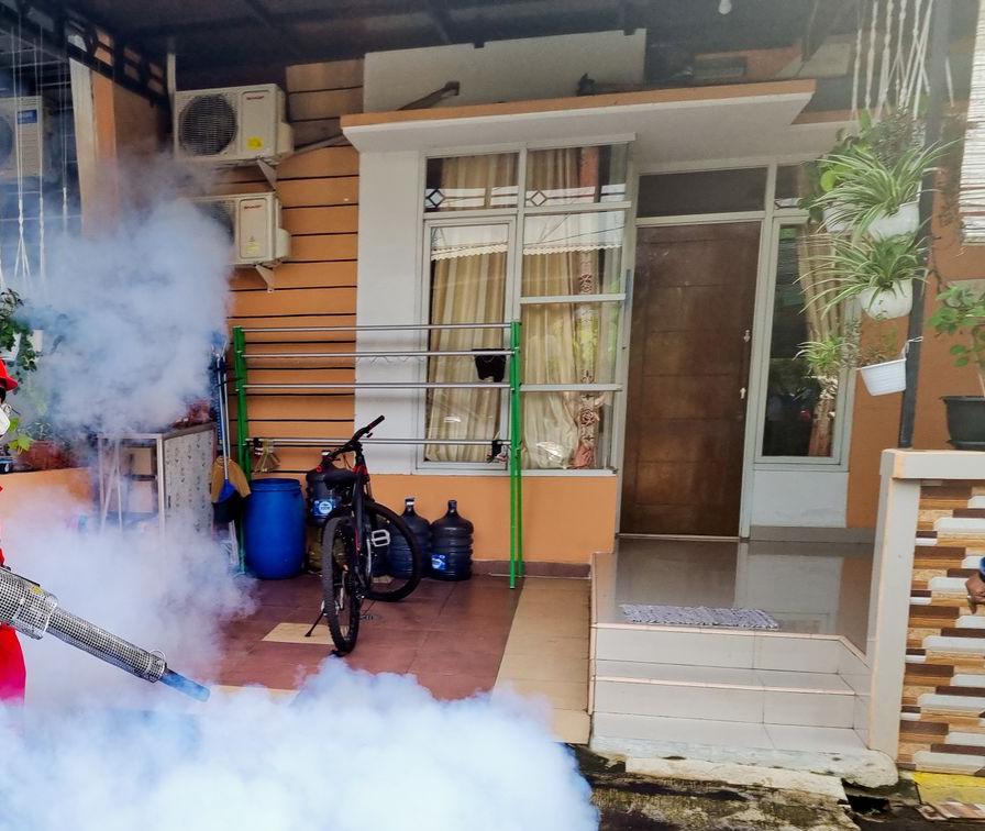 Ongediertebestrijding bij een woonhuis met professionele apparatuur